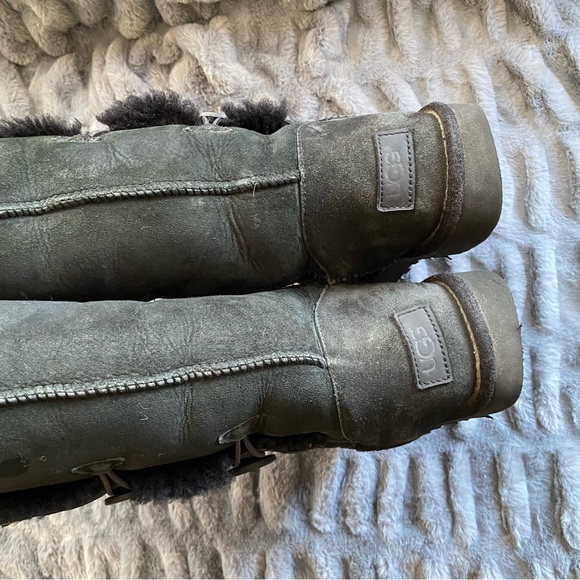 Ugg Bailey Button Triplet II Boots - Picture 9 of 10